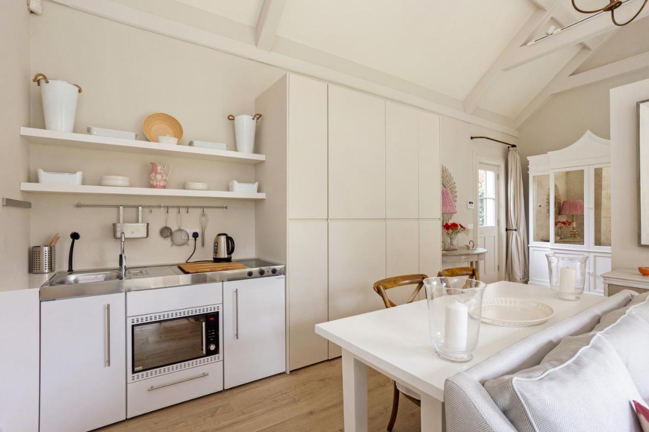 The Annexe - Beautiful Apartment With Garden Close To Heathrow And Windsor 스테인스 외부 사진