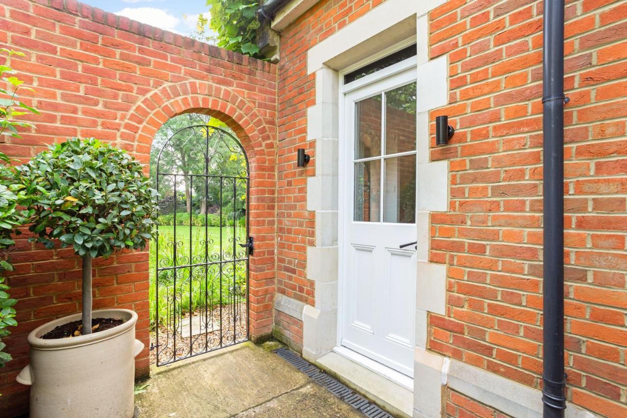 The Annexe - Beautiful Apartment With Garden Close To Heathrow And Windsor 스테인스 외부 사진